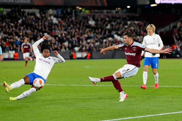 West Ham United v KRC Genk UEFA Europa League Aaron Cresswell of West Ham United has a shot on goal during the UEFA Europa League Group H match at the London Stadium, Stratford Content Not Available For UK Newspapers Copyright: xPaulxChestertonx FIL-16007-0166