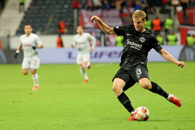 Frankfurt, Deutschland 21. Oktober 2021: Europa League - 2021 2022 - Eintracht Frankfurt vs. Olympiakos Piraeus Martin Hinteregger (Frankfurt) flnkt in den Stradraum. Deutsche Bank Park Hessen Copyright: xFotostandx xRacochax