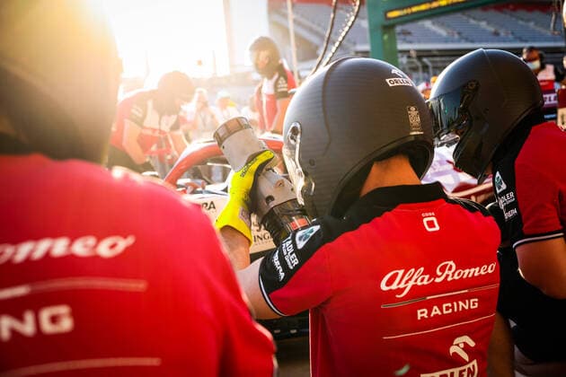 Alfa Romeo Racing ORLEN Team, pitstop practice of the mechanics during the Formula 1 Aramco United States Grand Prix 2021, 17th round of the 2021 FIA Formula One World Championship, WM, Weltmeisterschaft from October 21 to 24, 2021 on the Circuit of the Americas, in Austin, Texas, United States of American - F1 - UNITED STATES GRAND PRIX 2021 DPPI Panoramic  20211021_GOODEN_FG0O7439