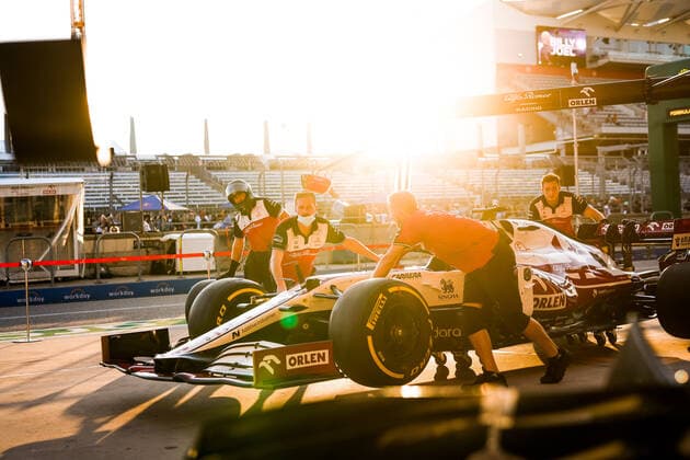 Sport Bilder des Tages Alfa Romeo Racing ORLEN Team during the Formula 1 Aramco United States Grand Prix 2021, 17th round of the 2021 FIA Formula One World Championship, WM, Weltmeisterschaft from October 21 to 24, 2021 on the Circuit of the Americas, in Austin, Texas, United States of American - F1 - UNITED STATES GRAND PRIX 2021 DPPI Panoramic  00121035__V2_6668