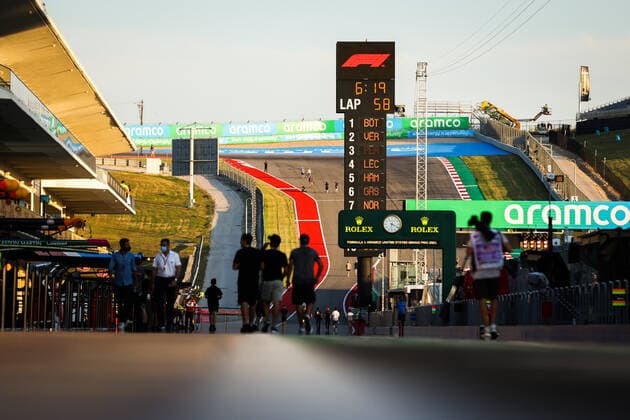 pitlane, during the Formula 1 Aramco United States Grand Prix 2021, 17th round of the 2021 FIA Formula One World Championship, WM, Weltmeisterschaft from October 21 to 24, 2021 on the Circuit of the Americas, in Austin, Texas, United States of American - F1 - UNITED STATES GRAND PRIX 2021 DPPI Panoramic  00121035_AV6_5988