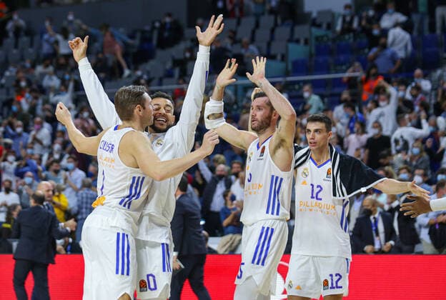 15th October 2021; Wizink Center; Madrid, Spain; Turkish Airlines Euroleague Basketball , Real Madrid versus Fenerbahce Beko Istanbul; Fabien Causeur, Nigel Williams-Goss, Carlos Alocen and Rudy Fernandez (Real Madrid Baloncesto) celebrating the victory  ActionPlus12332460 AgenciaLOF
