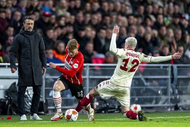 EINDHOVEN, Netherlands, 21-10-2021, football, Philips stadium, Europa League, season 2021 2022, during the match PSV - Monaco, AS Monaco trainer Niko Kovac, PSV player Yorbe Vertessen, AS Monaco player Caio Henrique PSV - Monaco x14005928x Copyright: