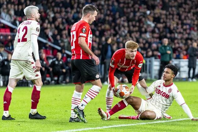 EINDHOVEN, Netherlands, 21-10-2021, football, Philips stadium, Europa League, season 2021 2022, during the match PSV - Monaco, PSV player Mario Gotze, PSV player Philipp Max, PSV - Monaco x14005949x Copyright: