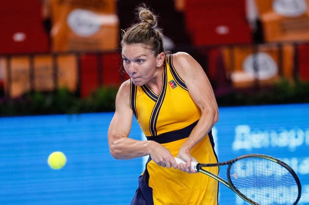 VTB Kremlin Cup 2021 International Tennis Tournament Simona Halep of Romania returns the ball to Maria Sakkari of Greece during the women s singles quarterfinal tennis match of the WTA, Tennis Damen 500 VTB Kremlin Cup 2021 International Tennis Tournament at the Irina Viner-Usmanova Gymnastics Palace on October 22, 2021 in Moscow, Russia. Moscow Russia  Copyright: xMikexKireevx kireev-notitle211022_npJb7