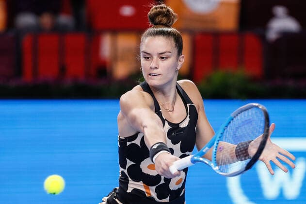 VTB Kremlin Cup 2021 International Tennis Tournament Maria Sakkari of Greece returns the ball to Simona Halep of Romania during the women s singles quarterfinal tennis match of the WTA, Tennis Damen 500 VTB Kremlin Cup 2021 International Tennis Tournament at the Irina Viner-Usmanova Gymnastics Palace on October 22, 2021 in Moscow, Russia. Moscow Russia  Copyright: xMikexKireevx kireev-notitle211022_npFYK