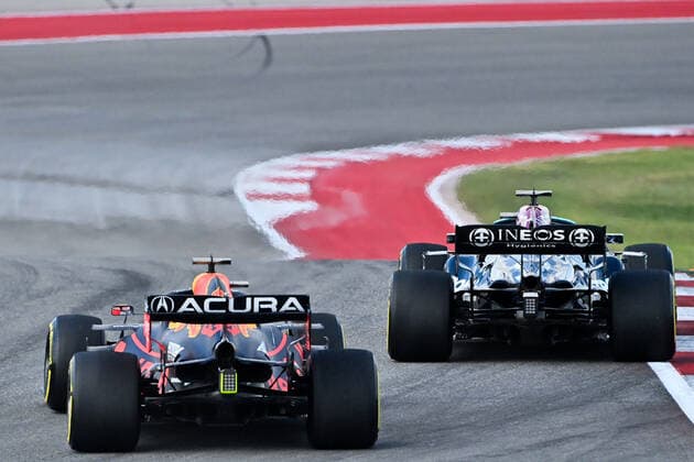 Sport Bilder des Tages 33 VERSTAPPEN Max (nld), Red Bull Racing Honda RB16B, 44 HAMILTON Lewis (gbr), Mercedes AMG F1 GP W12 E Performance, action during the Formula 1 Aramco United States Grand Prix 2021, 17th round of the 2021 FIA Formula One World Championship, WM, Weltmeisterschaft from October 21 to 24, 2021 on the Circuit of the Americas, in Austin, Texas, United States of American - F1 - UNITED STATES GRAND PRIX 2021 DPPI Panoramic 00121035_US1_7675