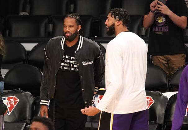 October 22, 2021, Los Angeles, California, USA: Lakers Trevor Ariza and Anthony Davis share a laugh prior to the start of the contest as the host Los Angeles Lakers fall to the visiting Phoenix Suns 105-115 on Friday, October 22, 2021 at The Staples Center in Los Angeles, California. PI Los Angeles USA - ZUMAp124 20211022_zaa_p124_001 Copyright: xBURTxHARRISx