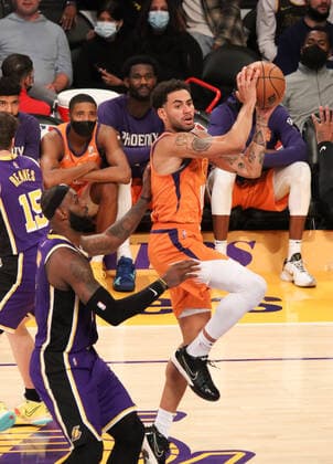 October 22, 2021, Los Angeles, California, USA: Suns Abdel Nader gets this rebound over Lakers LeBron James during the contest as the host Los Angeles Lakers fall to the visiting Phoenix Suns 105-115 on Friday, October 22, 2021 at The Staples Center in Los Angeles, California. PI Los Angeles USA - ZUMAp124 20211022_zaa_p124_015 Copyright: xBURTxHARRISx