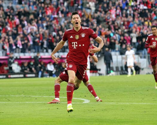 Torjubel 2:0 München, Torschütze Robert Lewandowski (Bayern) . FC Bayern München - TSG Hoffenheim . München, GER, 23.10.2021, Fussball:1. Fussball Bundesliga: Saison 21 22: