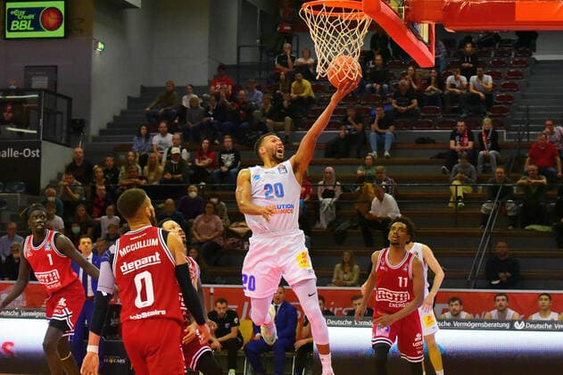 mitte, Jamel Morris (Syntainics MBC) GER, Basketball BBL, JobStairs Giessen 46ers gegen Syntainics MBC 23.10.2021 Giessen Copyright: xEibnerxPressefotox xRalphxLehmbergx