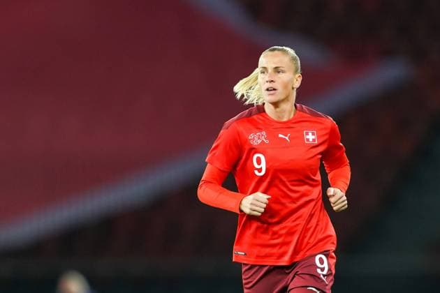 Zurich, Switzerland, October 22th 2021: Ana-Maria Crnogorcevic (9 Switzerland) in action during the FIFA Womens World Cup UEFA qualifiers football match between Switzerland and Romania at Letzigrund in Zurich, Switzerland. Daniela Porcelli SPP Switzerland v Romania - FIFA Womens World Cup UEFA qualifiers - Letzigrund 