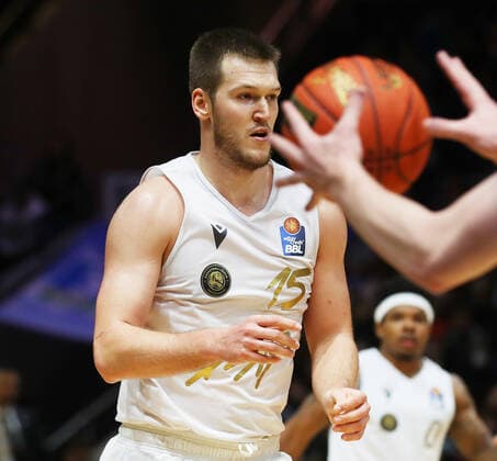 Löwen Braunschweig vs. Bamberg, BBL Braunschweig, 23.10.2021, BASKETBALL - easyCredit BBL Basketball Bundesliga, Löwen Braunschweig vs. Brose Bamberg, Saison 2021 22. Martin Peterka (Löwen Braunschweig) Braunschweig