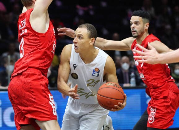 Löwen Braunschweig vs. Bamberg, BBL Braunschweig, 23.10.2021, BASKETBALL - easyCredit BBL Basketball Bundesliga, Löwen Braunschweig vs. Brose Bamberg, Saison 2021 22. b, Robin Amaize (Löwen Braunschweig) Braunschweig