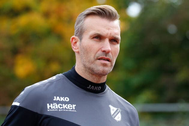 Fußball, Trainerhistorie SV Rödinghausen von 2014 bis heute Moenchengladbach, Deutschland 23. Oktober 2021: Regionalliga West - 2021 2022 - Bor. Moenchengladbach U23 vs. SV Roedinghausen Trainer Carsten Rump (SV Rödinghausen) Grenzlandstadion Nordrhein Westfalen Copyright: xFotostandx xvanxderxVeldenx