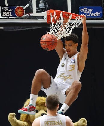 Löwen Braunschweig vs. Bamberg, BBL Braunschweig, 23.10.2021, BASKETBALL - easyCredit BBL Basketball Bundesliga, Löwen Braunschweig vs. Brose Bamberg, Saison 2021 22. Nicholas Tischler (Löwen Braunschweig) Braunschweig