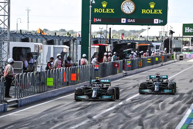 77 Valtteri Bottas (FIN, Mercedes-AMG Petronas F1 Team), 44 Lewis Hamilton (GBR, Mercedes-AMG Petronas F1 Team), F1 Grand Prix of USA at Circuit of The Americas on October 23, 2021 in Austin, United States of America. (Photo by HOCH ZWEI) Austin United States of America