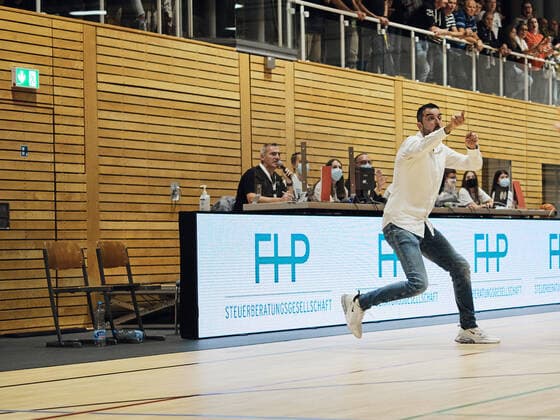 Aleksandar Scepanovic (PS Karlsruhe LIONS) Trainer, Headcoach, Coach, Aerger, Emotionen, Anweisung Itzehoe Eagles vs. Ps Karlsruhe Lions, ProA, 2.Barmer, Basketball, Bundesliga, Sporthalle Itzehoe, Brokdorf, BBL, Spielzeit 2021 2022, 6.Spieltag, 23.10.2021 Foto:EIBNER Stephanie Zerbe Itzehoe Eagles vs. PS Karlsruhe Lions, ProA, 2.Barmer, Basketball, Bundesliga, Brokdorf, Itzehoe, BBL, Spielzeit 2021 2022, 6.Spieltag, 23.10.2021 Brokdorf Copyright: xStephaniexZerbe xEibner-Pressefox EP_SZE