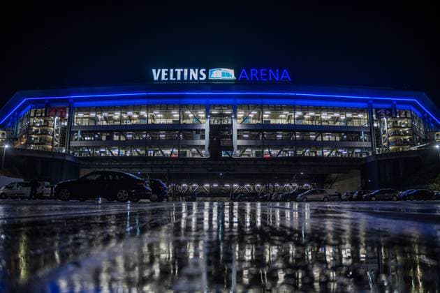 Die Veltins-Arena in der Nacht; FC Schalke 04 - SG Dynamo Dresden; Fußball; 2. Liga; Saison 2021 2022; 11. Spieltag; Veltins-Arena; Gelsenkirchen; 23. Oktober 2021;