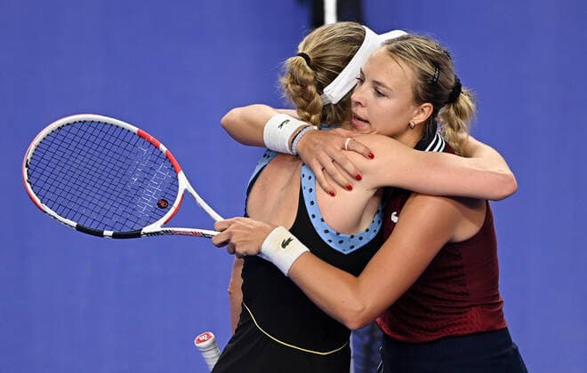 6679488 24.10.2021 Estonia?s Anett Kontaveit, right, and Russia s Ekaterina Alexandrova hug during the women s singles final tennis match at the Kremlin Cup, in Moscow, Russia. Alexey Filippov Sputnik Russia Tennis Kremlin Cup  14cbd8ce46fc7cb5