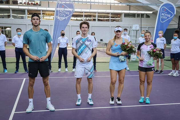 Finalisten und Sieger 2021: Henri SQUIRE (GER) (2. Platz), Jakub PAUL (SUI) (Sieger der Herren), Timea BABOS (HUN) (2. Platz) und Antonia RUZIC (CRO) (Siegerin der Damen), ITF Tennis Future Hamburg 2021 - M25 und W25, Hamburg, Hamburger Tennisverband, 24.10.2021,