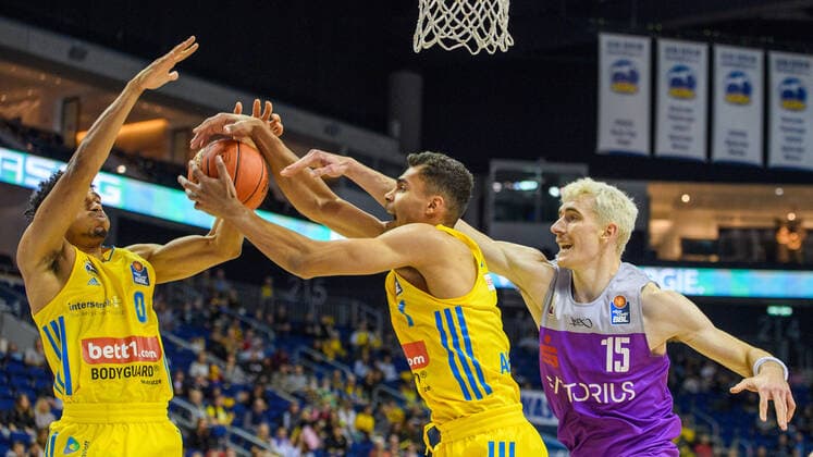 v.l. Maodo Lo , Maodo Lo Philipp Hartwich - BG Goettingen, 24.10.2021, BBL, Alba Berlin vs - BG Goettingen, in der Mercedes Benz Arena, GER, Berlin, 24.10.21, BBL, Alba vs - BG Goettingen, Berlin Copyright: xUwexKoch Eibner-Pressefotox EP_UKH