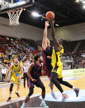 Ludwigsburg , Basketball easycredit BBL Bundesliga . MHP Riesen Ludwigsburg vs. Telekom Baskets Bonn , Rawle Alkins ( Riesen )