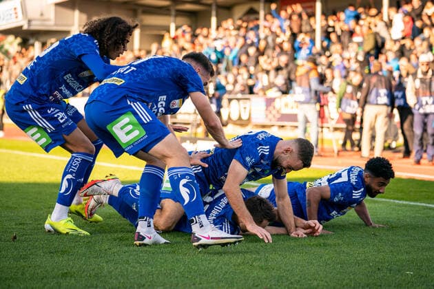 Sport Themen der Woche KW42 Sport Bilder des Tages SOCCER - BL, Hartberg vs Rapid HARTBERG,AUSTRIA,24.OCT.21 - SOCCER - ADMIRAL Bundesliga, TSV Hartberg vs SK Rapid Wien. Image shows the rejoicing of Hartberg.  GEPAxpictures xJohannesxFriedl
