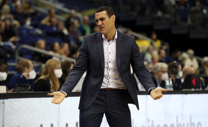 Trainer Roel Moors Aktion Oberkoerper Oberkörper Basketball BBL Bundesliga Herren Saison 2021 2022 24.10.2021 ALBA Berlin vs. BG Göttingen