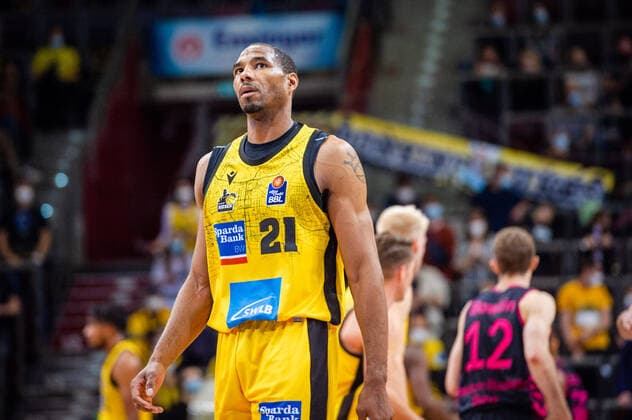 Tremmell Darden (MHP RIESEN Ludwigsburg 21) kritischer Blick beim BBL-Spiel: MHP Riesen Ludwigsburg - Telekom Baskets Bonn am 24.10.2021 in Ludwigsburg (MHPArena) Deutschland Ludwigsburg. 24.10.21 Basketball , 24.10.2021, Ludwigsburg (Deutschland)