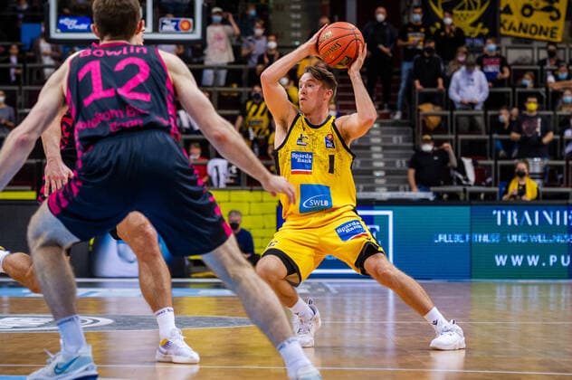 Jordan Hulls (MHP RIESEN Ludwigsburg 1) beim BBL-Spiel: MHP Riesen Ludwigsburg - Telekom Baskets Bonn am 24.10.2021 in Ludwigsburg (MHPArena) Deutschland Ludwigsburg. 24.10.21 Basketball , 24.10.2021, Ludwigsburg (Deutschland)