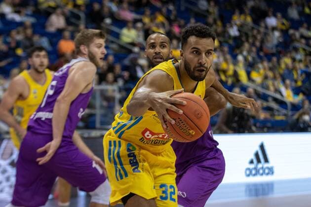 Basketball Berlin 24.10.2021 Saison 2021 2022 1. Bundesliga easyCredit-BBL BBL Alba Berlin - BG Göttingen Johannes Thiemann (Alba Berlin, No.32)