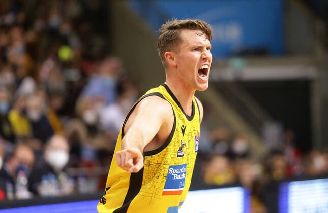 Ludwigsburg , Basketball easycredit BBL Bundesliga . MHP Riesen Ludwigsburg vs. Telekom Baskets Bonn , Jordan Hulls ( Riesen )