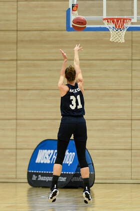 Halle, Deutschland 24. Oktober 2021: 1.BBL - Damen - 2021 2022 - Gisa Lions SV Halle vs. Capitol Bascats Duesseldorf Britta Worms (Duesseldorf) SWH.arena Sachsen Anhalt Copyright: xFotostandx xxBallaschx