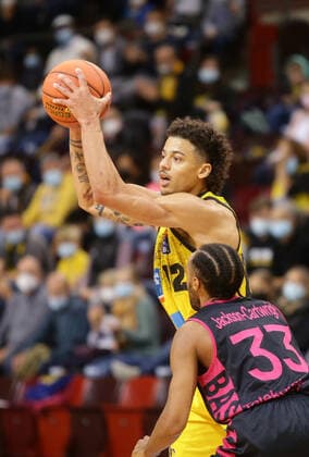 Ludwigsburg , Basketball easycredit BBL Bundesliga . MHP Riesen Ludwigsburg vs. Telekom Baskets Bonn , Jonah Radebaugh ( Riesen )