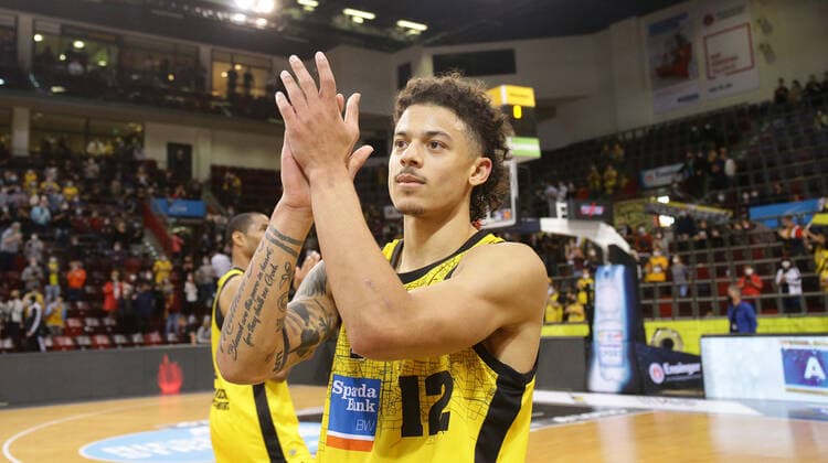 Ludwigsburg , Basketball easycredit BBL Bundesliga . MHP Riesen Ludwigsburg vs. Telekom Baskets Bonn , Jonah Radebaugh ( Riesen )