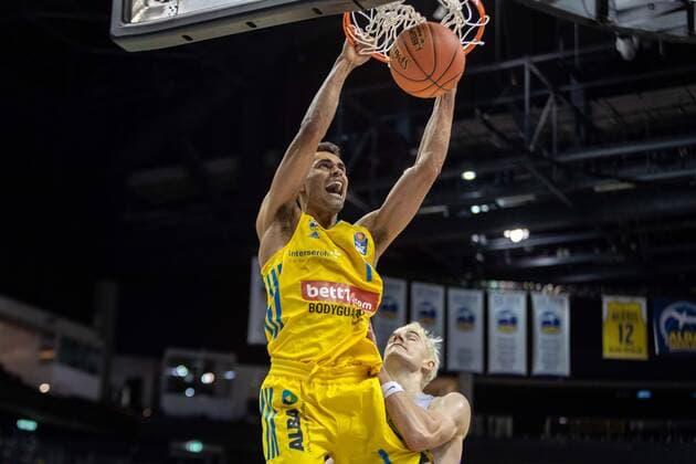 Basketball Berlin 24.10.2021 Saison 2021 2022 1. Bundesliga easyCredit-BBL BBL Alba Berlin - BG Göttingen Oscar Da Silva (Alba Berlin, No.01) Philipp Hartwich (Göttingen, No.15)