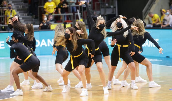 Ludwigsburg , Basketball easycredit BBL Bundesliga . MHP Riesen Ludwigsburg vs. Telekom Baskets Bonn , Liberty Dance Team