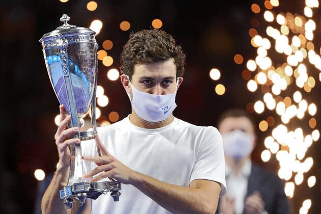 MOSCOW, RUSSIA - OCTOBER 24, 2021: Russia s Aslan Karatsev celebrates winning the first prize of the VTB Kremlin Cup 2021 international tennis tournament during the victory ceremony at the Irina Viner-Usmanova Gymnastics Palace. Mikhail Tereshchenko TASS  TS1158A3
