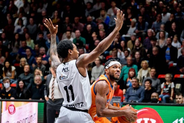 Niners Chemnitz vs. Ratiopharm Ulm, Basketball, Bundesliga, BBL, easycredit BBL, Spieltag 5, Spielzeit 2021 2022, 24.10.2021, Niners Chemnitz vs. Ratiopharm Ulm, Basketball, Bundesliga, BBL, easycredit BBL, Spieltag 5, Spielzeit 2021 2022, 24.10.2021, Foto: EIBNER Thorsten Ochs Chemnitz Copyright: xEibner-Pressefoto ThorstenxOchsx EP_TOS