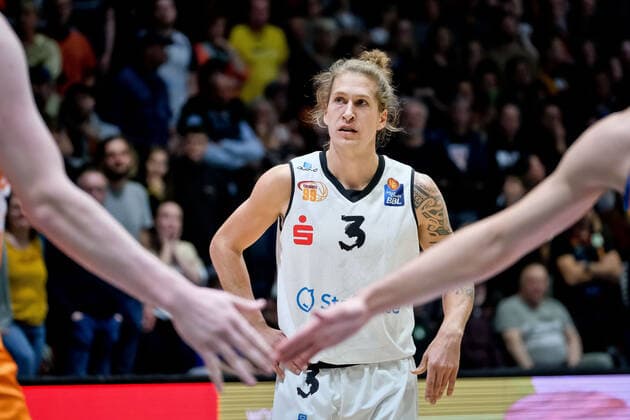 Niners Chemnitz vs. Ratiopharm Ulm, Basketball, Bundesliga, BBL, easycredit BBL, Spieltag 5, Spielzeit 2021 2022, 24.10.2021, 3 Malte Ziegenhagen Niners Chemnitz vs. Ratiopharm Ulm, Basketball, Bundesliga, BBL, easycredit BBL, Spieltag 5, Spielzeit 2021 2022, 24.10.2021, Foto: EIBNER Thorsten Ochs Chemnitz Copyright: xEibner-Pressefoto ThorstenxOchsx EP_TOS
