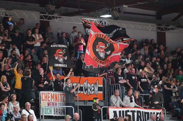 Fans der Niners Chemnitz, Niners Chemnitz vs. Ratiopharm Ulm, 24.10.2021, easycredit Basketball Bundesliga, GER, Saison 2021 2022 Niners Chemnitz vs. Ratiopharm Ulm, 24.10.2021, easycredit Basketball Bundesliga, GER, Saison 2021 2022 Chemnitz Copyright: xBertxHarzer xEibner-xPressefotox
