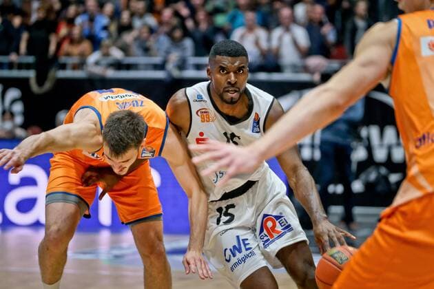 Niners Chemnitz vs. Ratiopharm Ulm, Basketball, Bundesliga, BBL, easycredit BBL, Spieltag 5, Spielzeit 2021 2022, 24.10.2021, 15 Frantz Massenat Niners Chemnitz vs. Ratiopharm Ulm, Basketball, Bundesliga, BBL, easycredit BBL, Spieltag 5, Spielzeit 2021 2022, 24.10.2021, Foto: EIBNER Thorsten Ochs Chemnitz Copyright: xEibner-Pressefoto ThorstenxOchsx EP_TOS