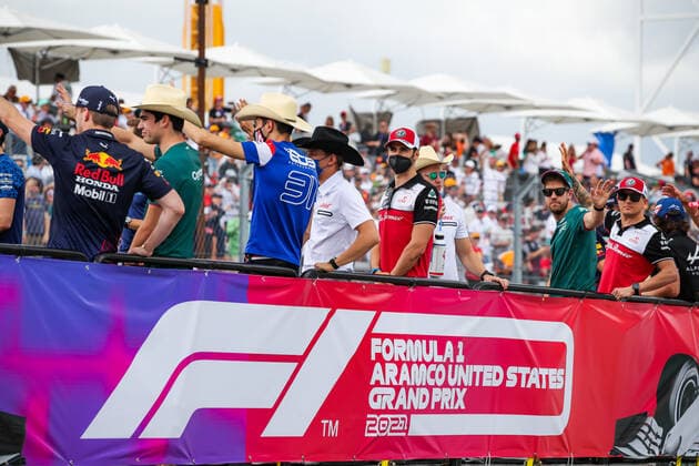 Drivers parade in front of the fans during the Formula 1 Aramco United States Grand Prix 2021, 17th round of the 2021 FIA Formula One World Championship, WM, Weltmeisterschaft from October 21 to 24, 2021 on the Circuit of the Americas, in Austin, Texas, United States of American - F1 - UNITED STATES GRAND PRIX 2021 - RACE DPPI Panoramic  20211024_GOODEN_FGO08855