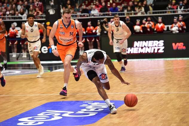24.10.2021, easyCredit Basketball Bundesliga, BBL, Saison 2021 2022, Herren, Chemnitz Niners - Ratiopharm Ulm, Copyright: Seidel Trienitz Gerald Robinson, Niners Chemnitz Chemnitz Messe Chemnitz Sachsen Germany