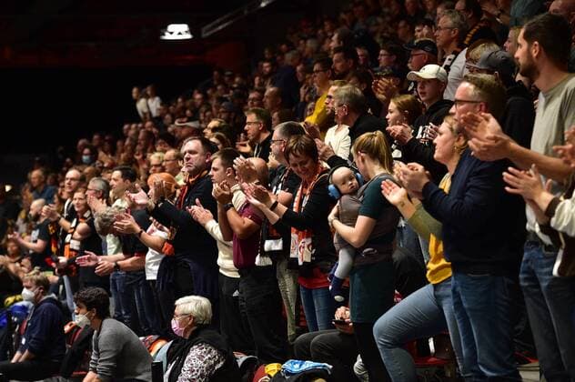 24.10.2021, easyCredit Basketball Bundesliga, BBL, Saison 2021 2022, Herren, Chemnitz Niners - Ratiopharm Ulm, Copyright: Seidel Trienitz Fans in der Arena Chemnitz Messe Chemnitz Sachsen Germany