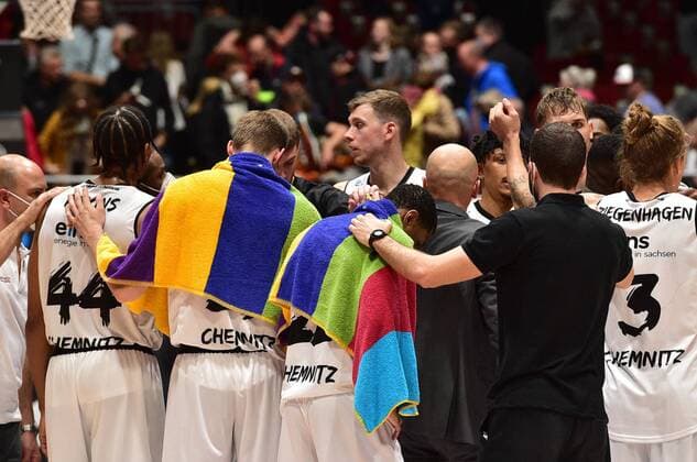 24.10.2021, easyCredit Basketball Bundesliga, BBL, Saison 2021 2022, Herren, Chemnitz Niners - Ratiopharm Ulm, Copyright: Seidel Trienitz Niners Team nach der Niederlage Chemnitz Messe Chemnitz Sachsen Germany