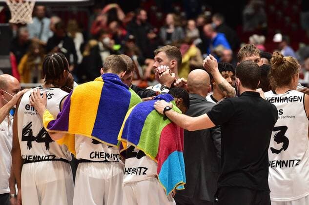 24.10.2021, easyCredit Basketball Bundesliga, BBL, Saison 2021 2022, Herren, Chemnitz Niners - Ratiopharm Ulm, Copyright: Seidel Trienitz Niners Team nach der Niederlage Chemnitz Messe Chemnitz Sachsen Germany