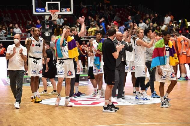 24.10.2021, easyCredit Basketball Bundesliga, BBL, Saison 2021 2022, Herren, Chemnitz Niners - Ratiopharm Ulm, Copyright: Seidel Trienitz Niners Team nach der Niederlage Chemnitz Messe Chemnitz Sachsen Germany