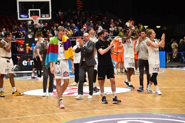 24.10.2021, easyCredit Basketball Bundesliga, BBL, Saison 2021 2022, Herren, Chemnitz Niners - Ratiopharm Ulm, Copyright: Seidel Trienitz Niners Team nach der Niederlage Chemnitz Messe Chemnitz Sachsen Germany